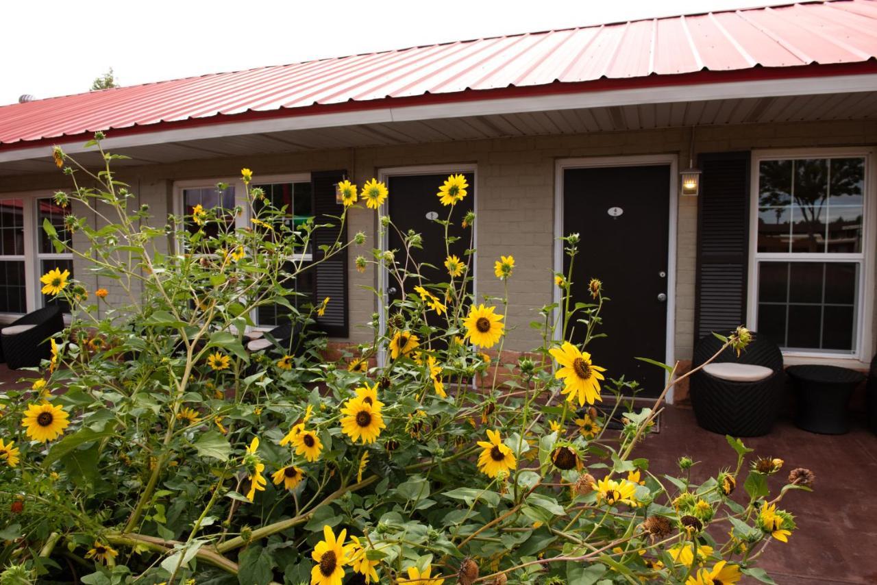 The Flagstone Boutique Inn & Suites 커내브 외부 사진