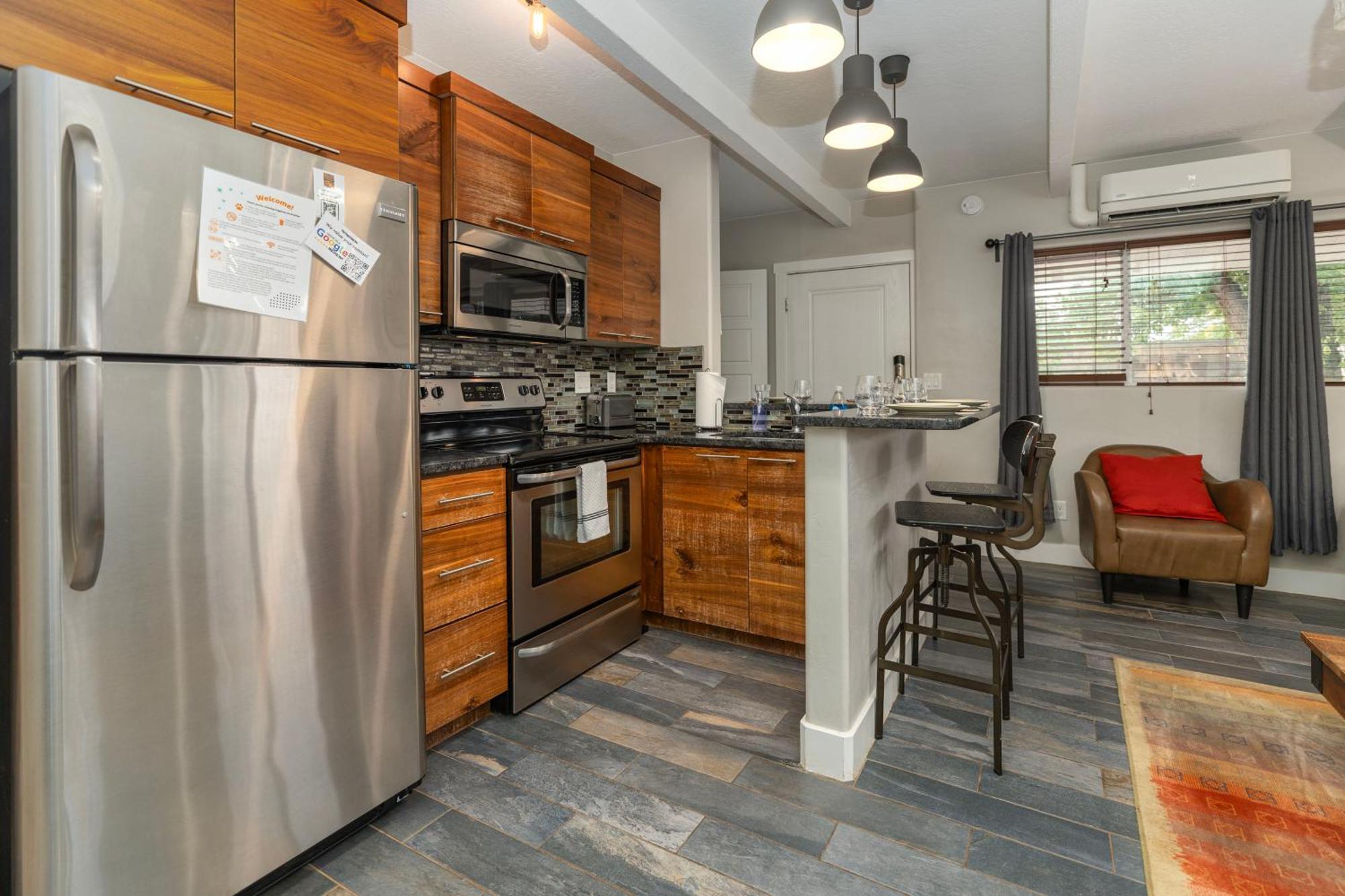 The Flagstone Boutique Inn & Suites 커내브 외부 사진