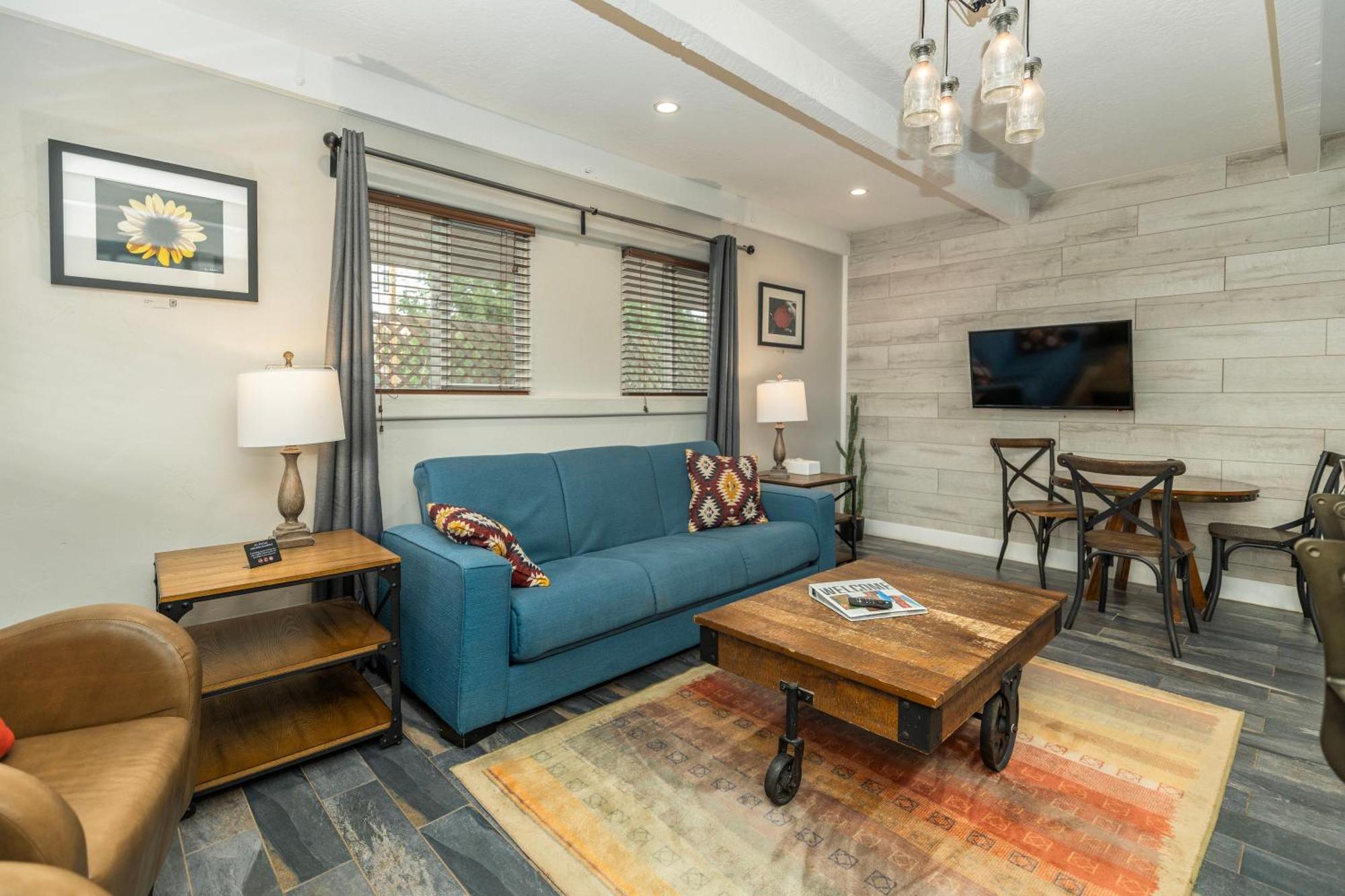 The Flagstone Boutique Inn & Suites 커내브 외부 사진
