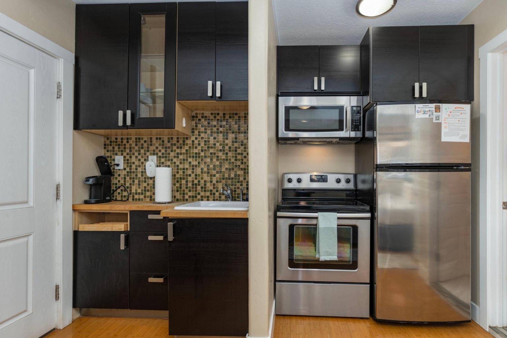 The Flagstone Boutique Inn & Suites 커내브 외부 사진
